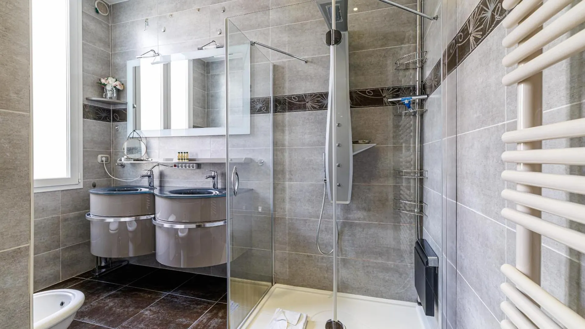 Apartamento Le Saint Charles-Parking-Climatisation-Centre Ville Menton